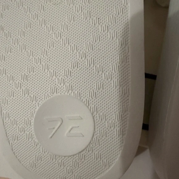 Gucci White Slides with Red and Green Accents - Picture 8 of 10